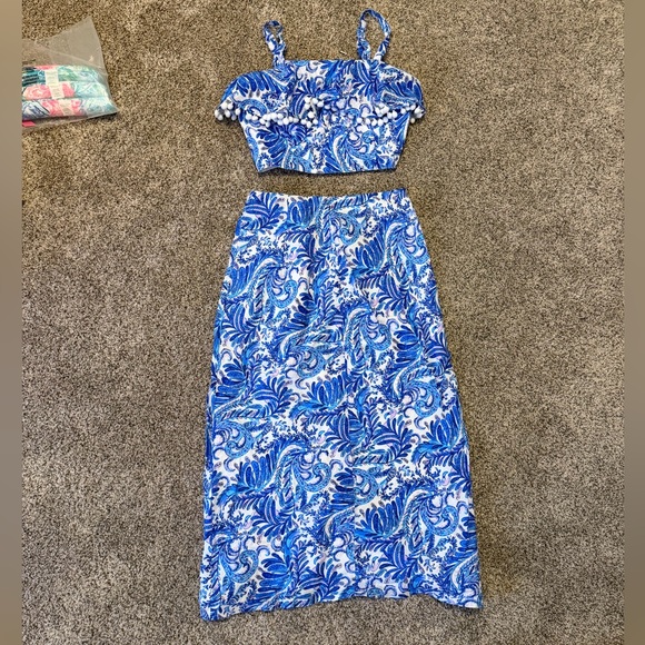 Lilly Pulitzer Gretna 2 piece set Blue and White crop top and midi skirt - Picture 2 of 5